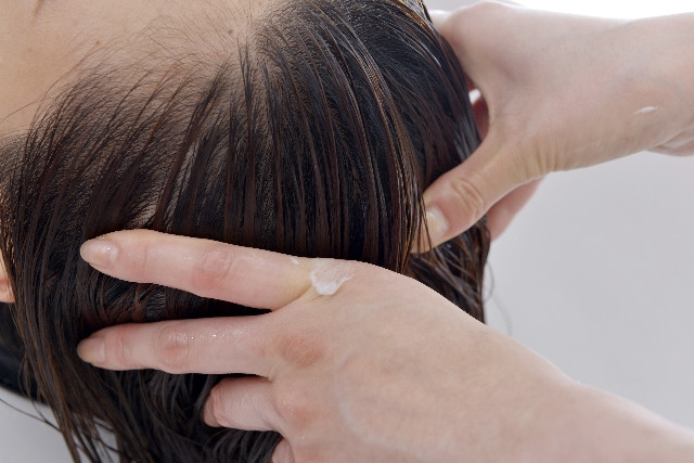 ヘッドスパとヘアトリートメントの違い